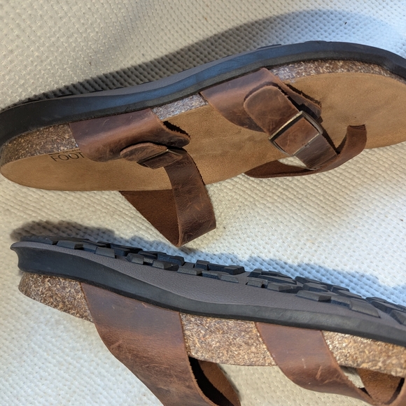 White Mountain Brown Sandals - Picture 4 of 10